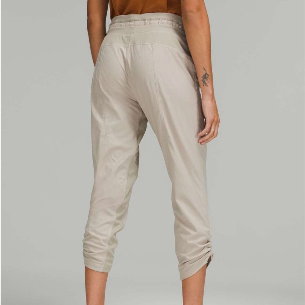 Lululemon 2022 Dance Studio Mid-Rise Crop 25" Raw Linen 14 - Picture 5 of 13